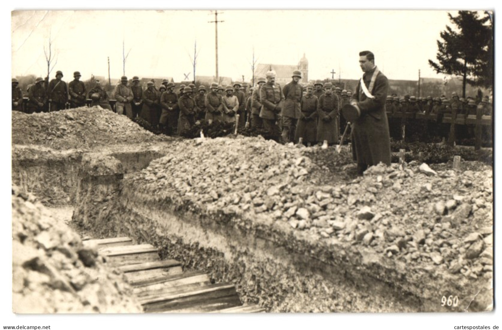 10 Photos 1.WK,  vue de Saint-Morel, Trauerzug & Beerdigung Inf.-Rgt. 111, Kriegsgrab & Feldgeistlicher 1918 