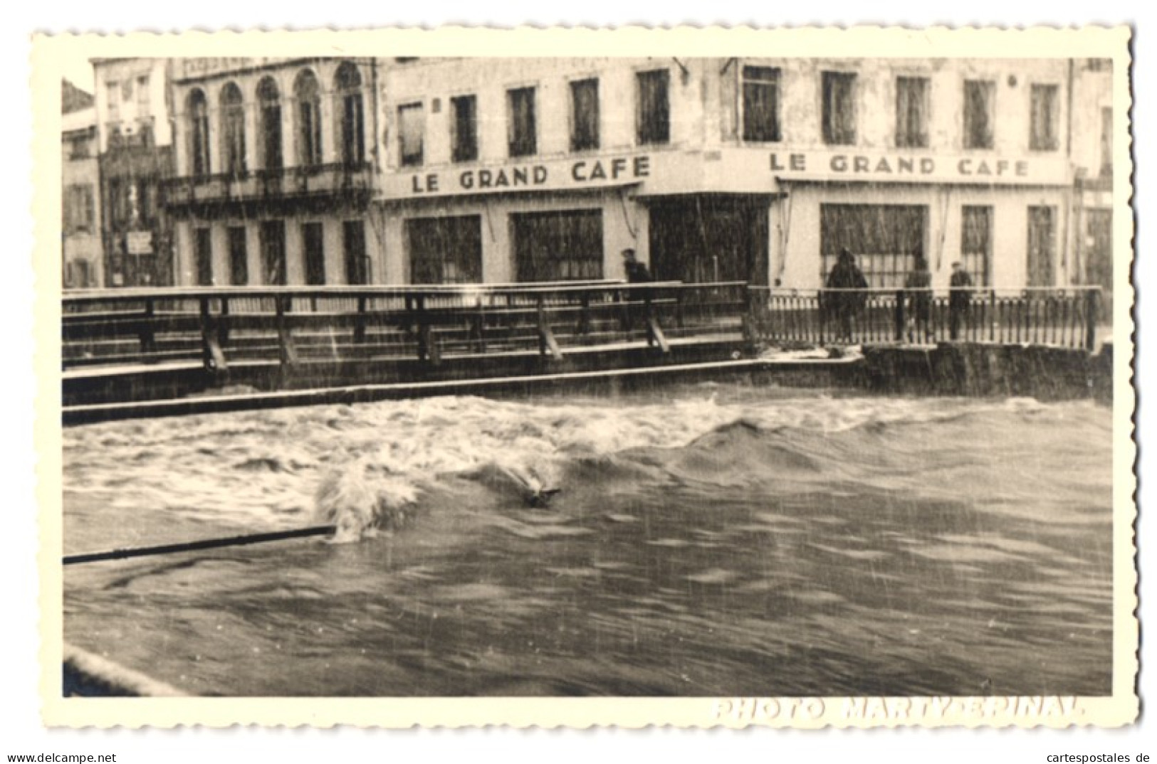 14 Photos Photographe inconnu,  vue de Epinal, inondation / Überschwemmung 1947, überflutete Strassen im Ort 