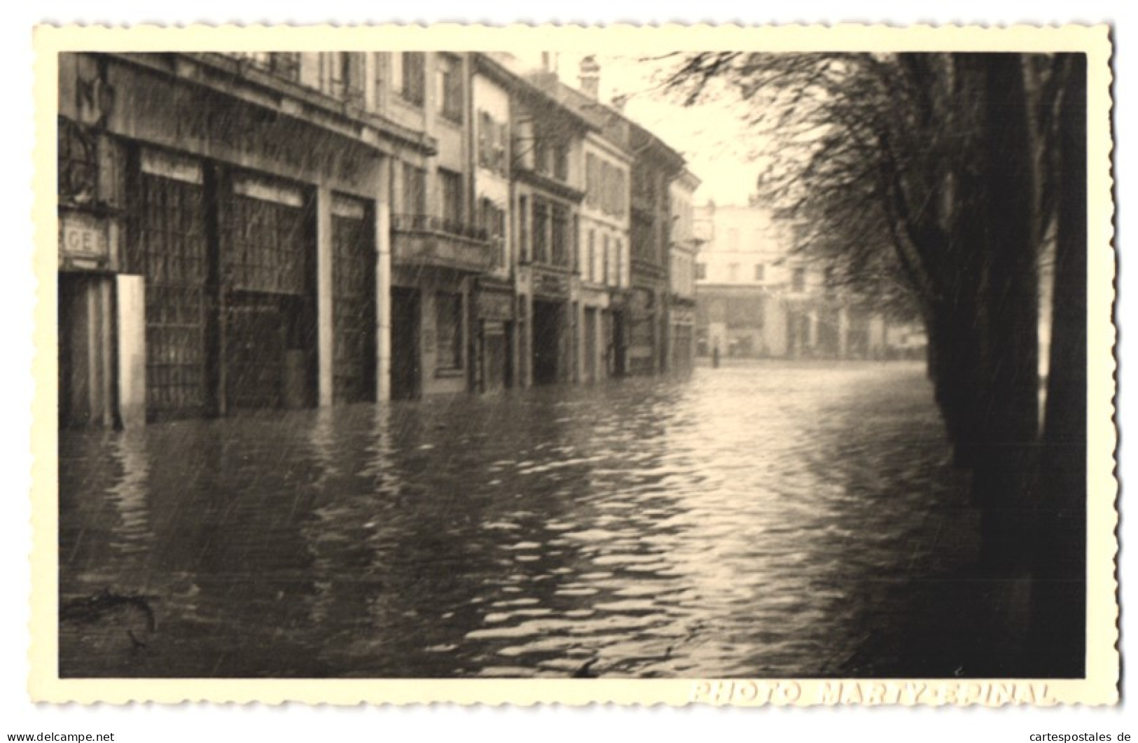 14 Photos Photographe inconnu,  vue de Epinal, inondation / Überschwemmung 1947, überflutete Strassen im Ort 