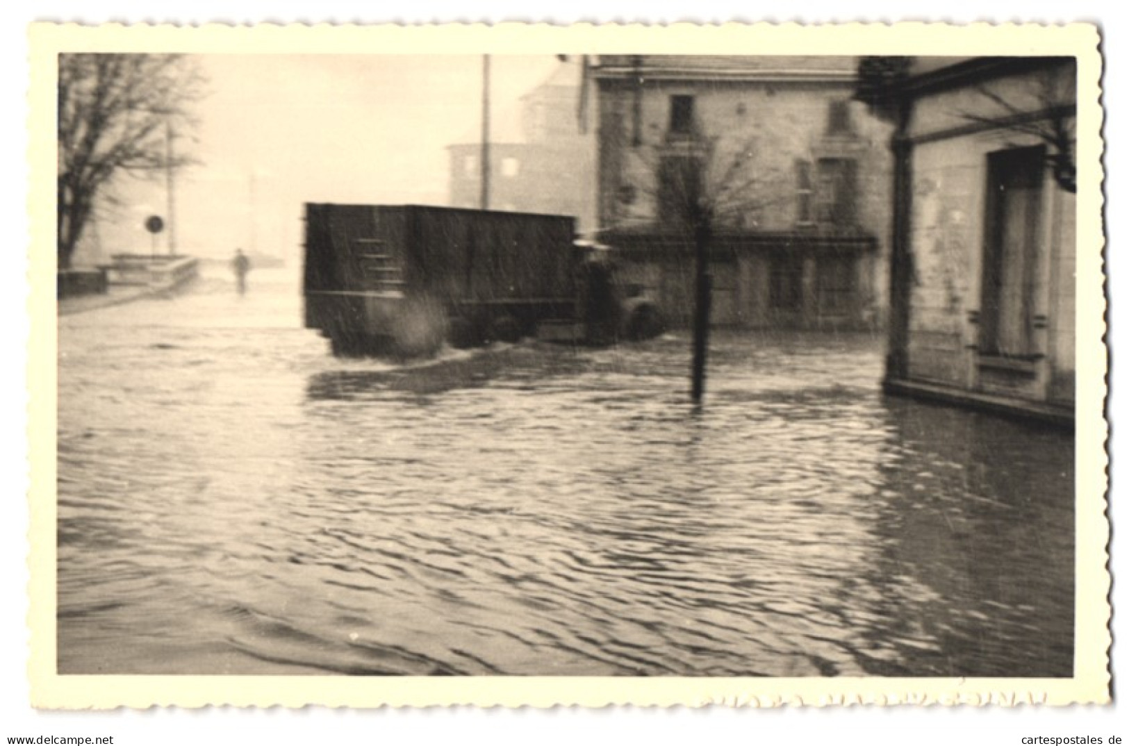 14 Photos Photographe inconnu,  vue de Epinal, inondation / Überschwemmung 1947, überflutete Strassen im Ort 