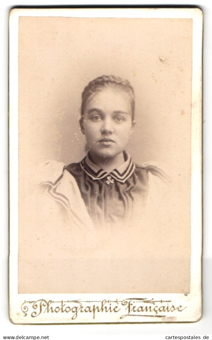 Fotografie Merkulov & Co., Rostow / Rostov Am Don, Mathilde Mit Hochgestecktem Haar Und Stoischem Blick, 1894  - Personas Anónimos