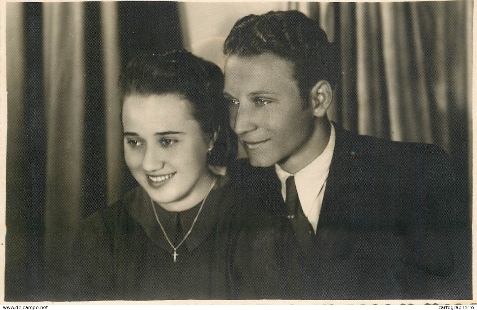 Annonymous Persons Souvenir Photo Social History Portraits & Scenes Elegant Couple Necklace - Photographs