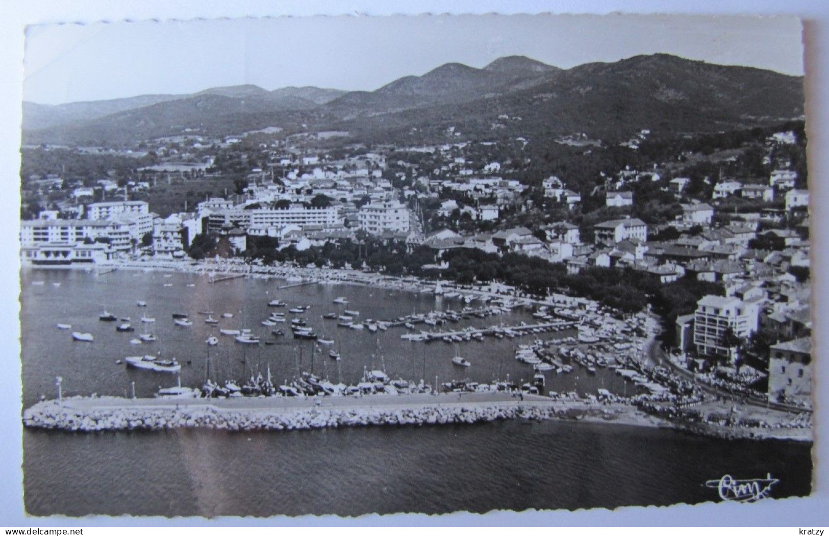 FRANCE - VAR - SAINTE-MAXIME - La Plage Et Le Port - Sainte-Maxime