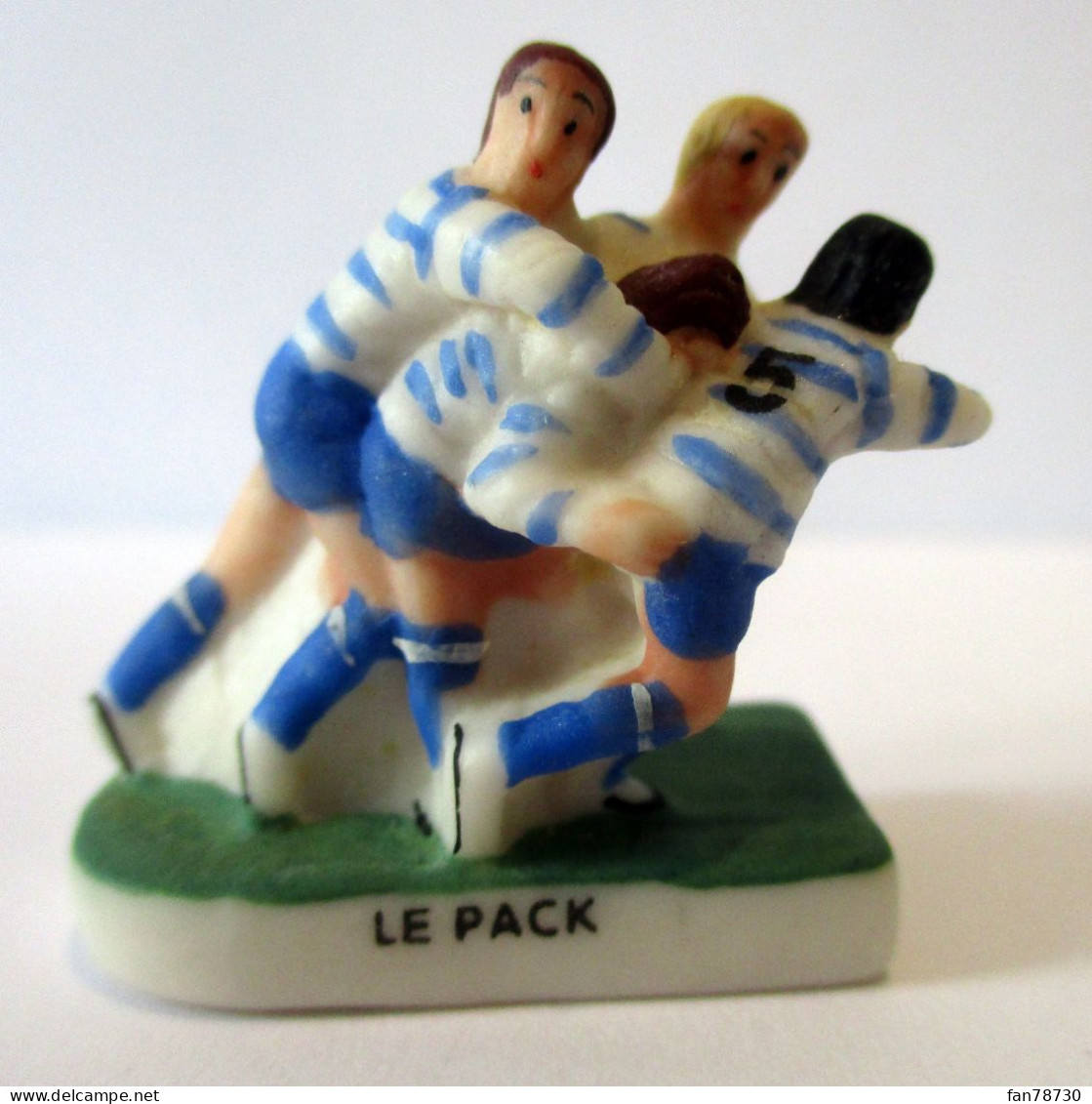 Fève Mate - Le Pack Au Rugby -  Frais Du Site Déduits - Sport