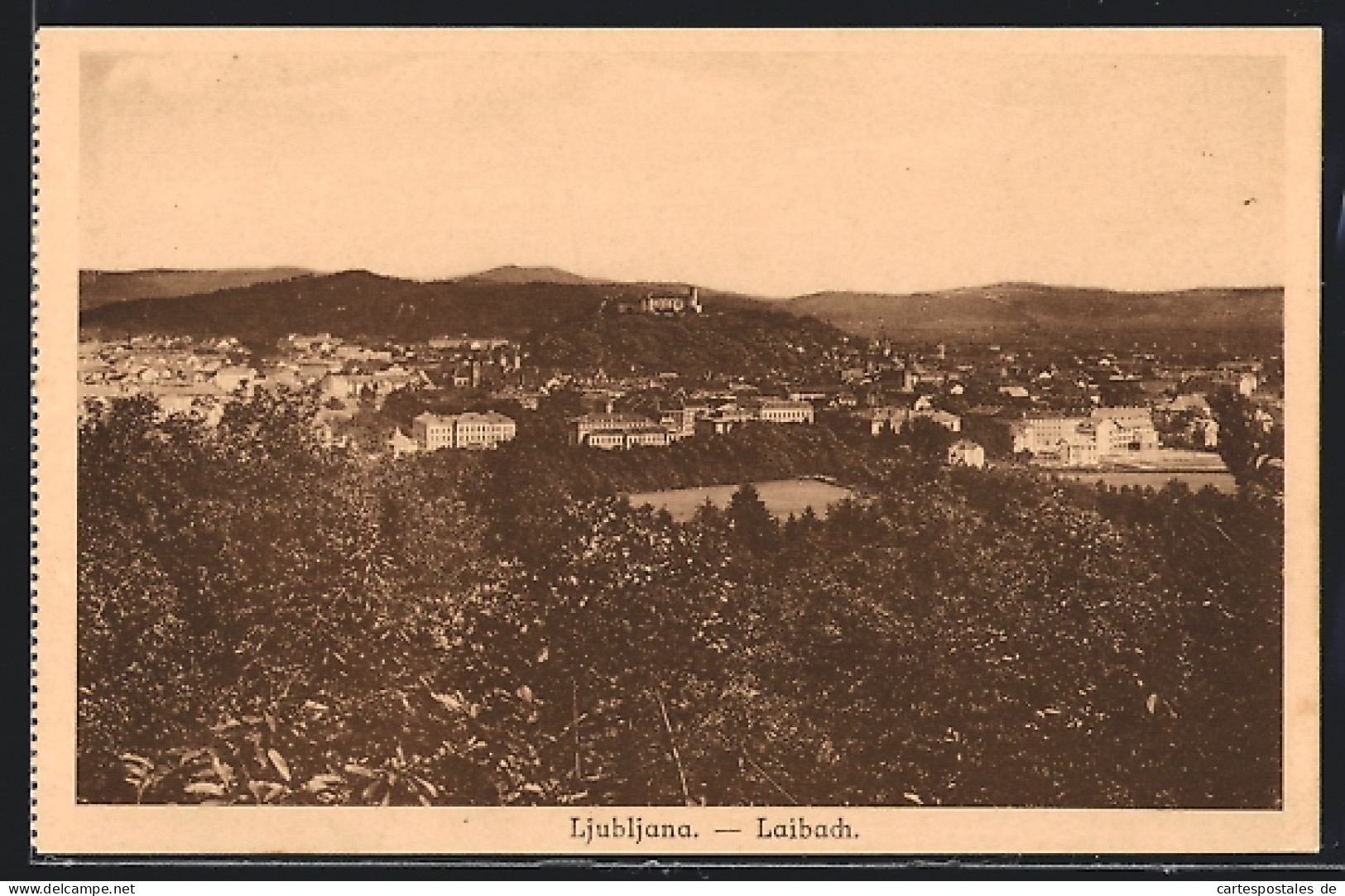 AK Ljubljana, Ortsansicht Aus Der Ferne Mit Bäumen  - Slovenië