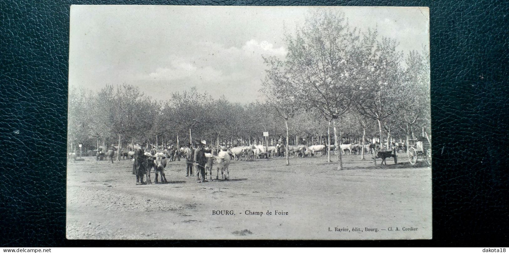 01 , Bourg , Le Champ De Foire Et Le Marché Aux Bestiaux En 1905 - Other & Unclassified