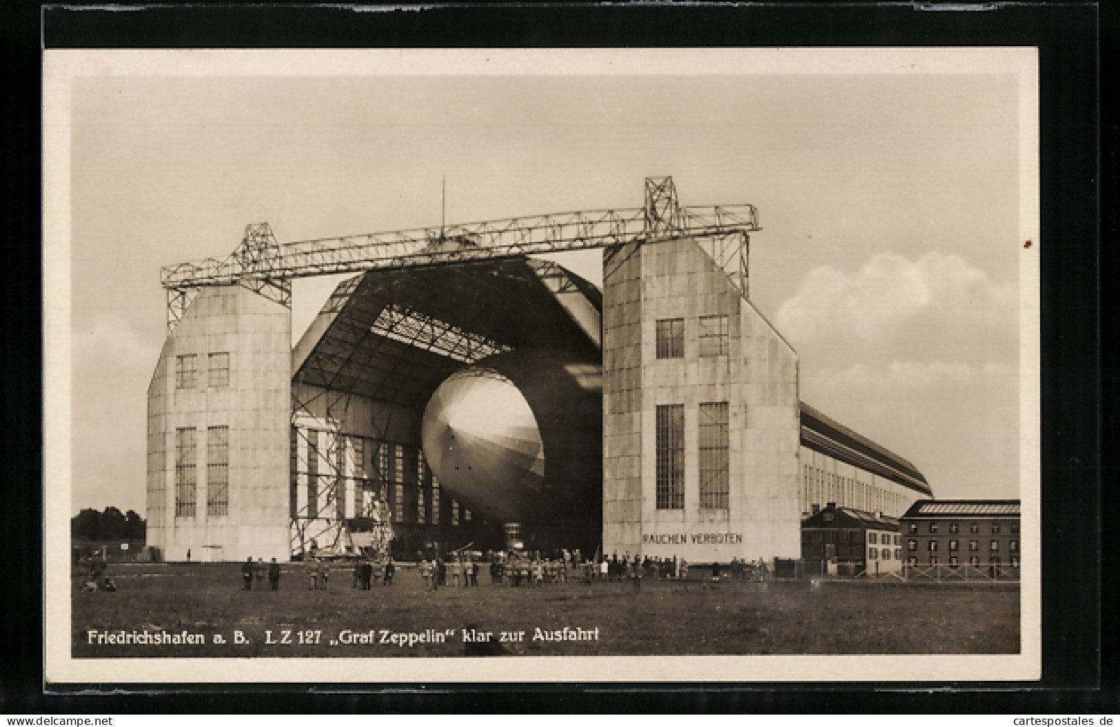 AK Friedrichshafen A. B., LZ 1927 Graf Zeppelin Klar Zur Ausfahrt  - Dirigeables