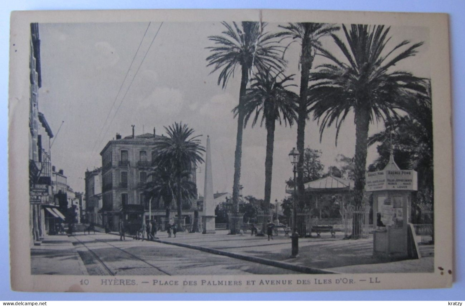 FRANCE - VAR - HYERES - Place Des Palmiers Et Avenue Des Iles D'Or - Hyeres