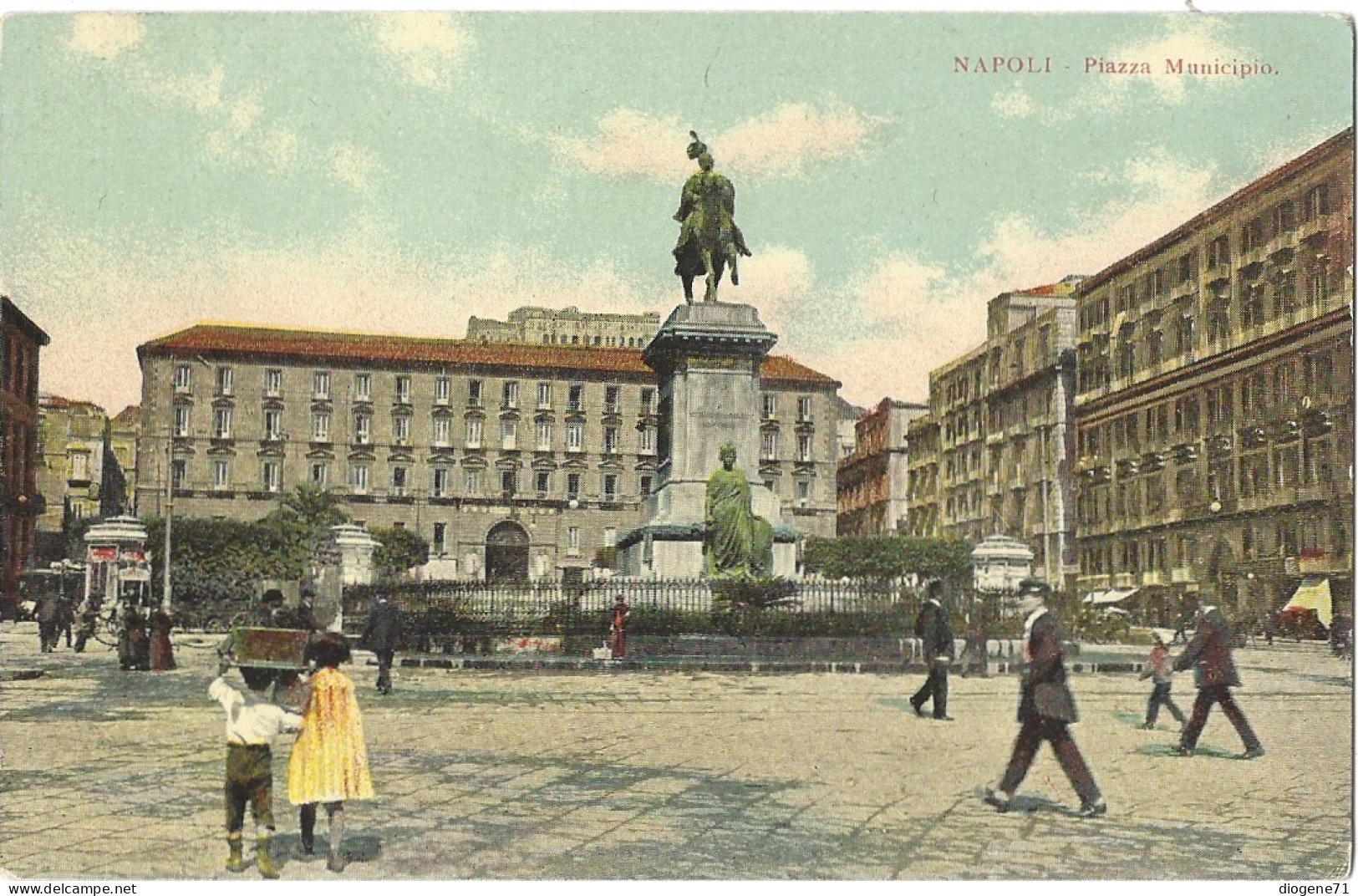 Napoli Piazza Municipio Animata - Napoli (Naples)