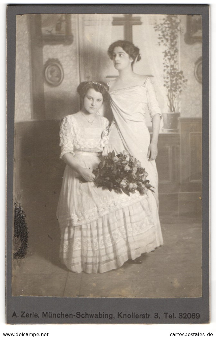 Fotografie A. Zerle, München-Schwabing, Knollerstr. 3, Tizl Und Eine Freundin In Eleganten Kleidern Zum Balletball  - Personas Anónimos