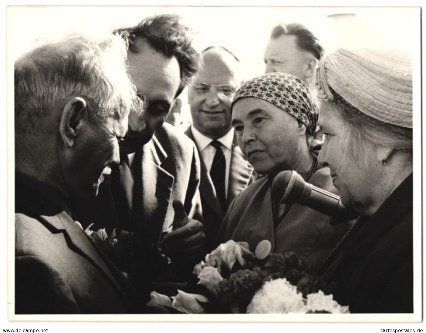 Fotografie Nobelpreisträger Michail Scholochow Im Gespräch Mit Anna Seghers 1965  - Berühmtheiten