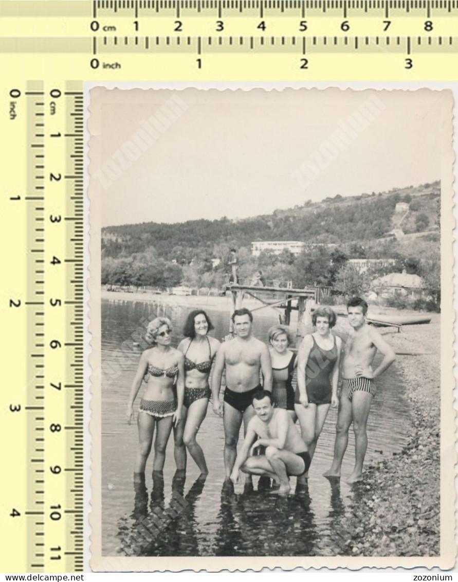 REAL PHOTO, Beach Group Handsome Trunks Men Swimsuit Women Hommes Nu Femmes Sur Plage, Vintage - Anonyme Personen