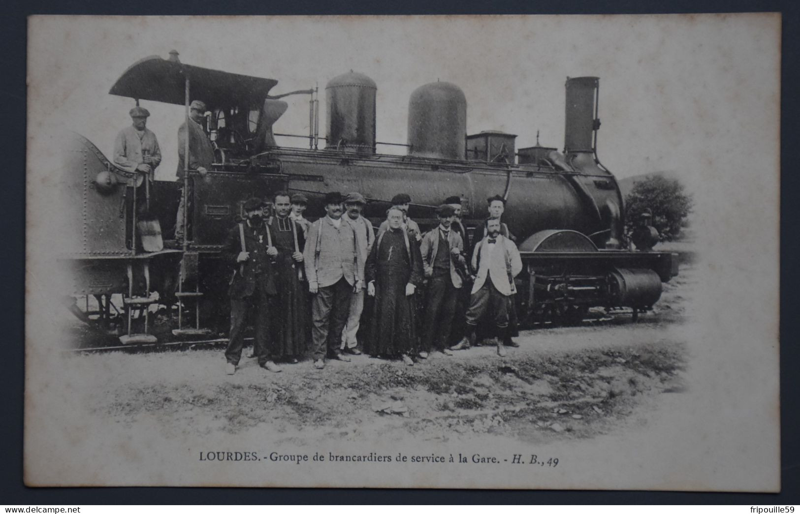 Lourdes - Groupe De Brancardiers De Service à La Gare - Superbe Cliché Original Avec Locomotive - 1900!! - Eisenbahnen