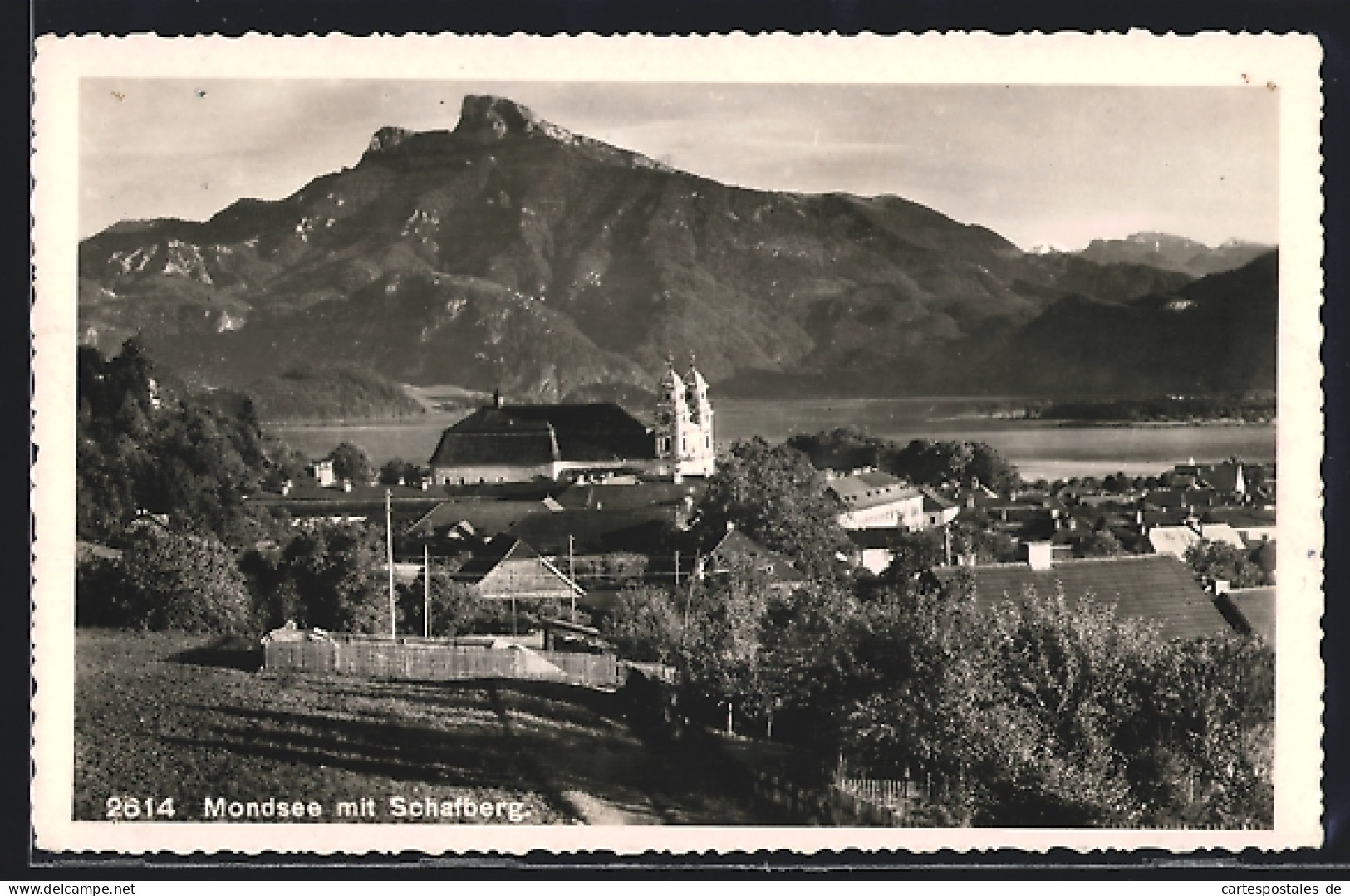 AK Mondsee Mit Schafberg, Ortsansicht Mit Blick Zum Berg  - Sonstige & Ohne Zuordnung