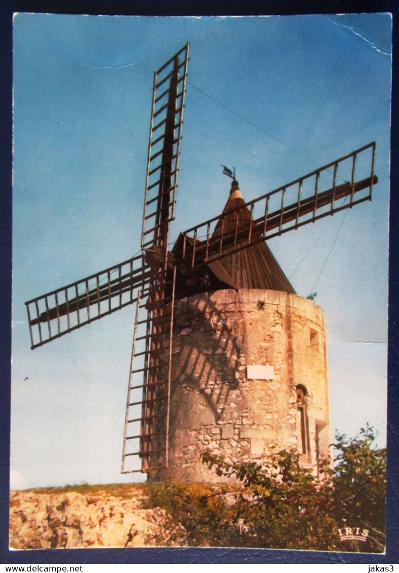 CPM CARTE POSTALE  LE MOULIN DE FONTVIEILLE    ( BOUCHES DU RHÔNE  - 13  ) - Windmills