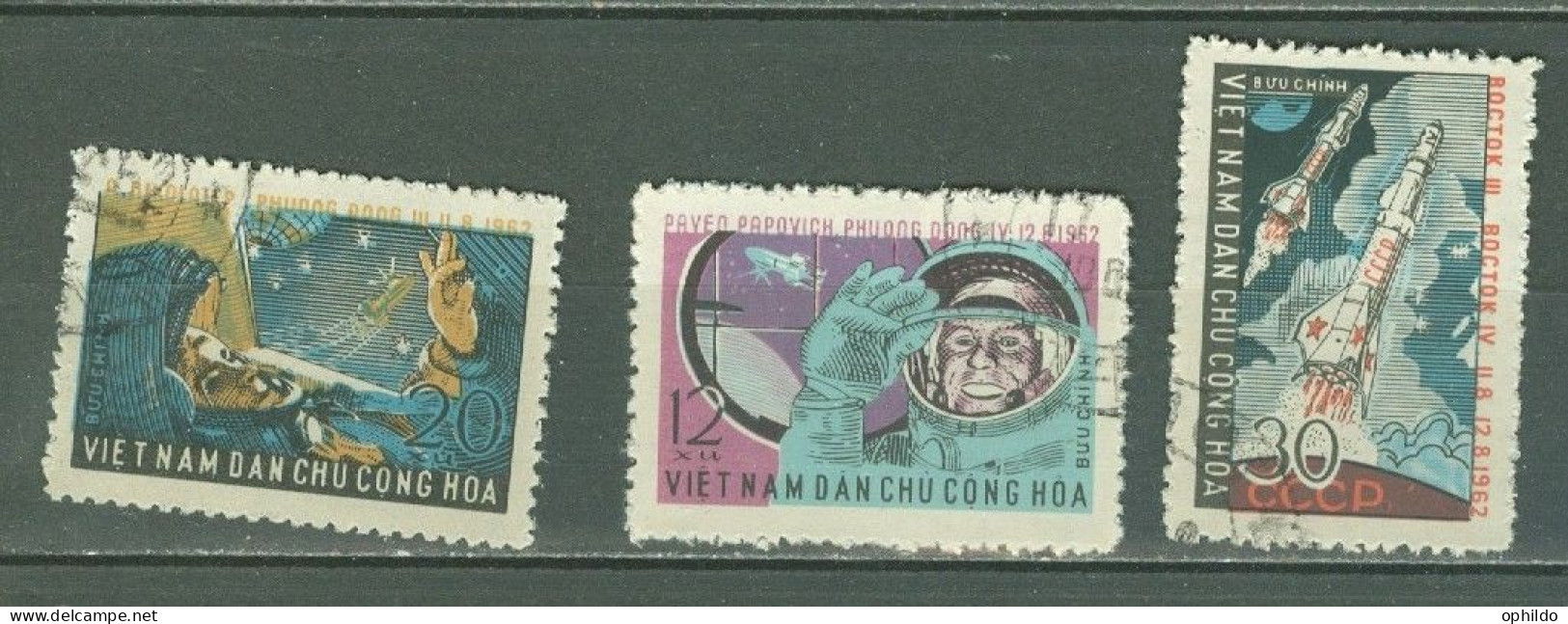 Viet-Nam Nord  303/305  Ob  TB  Cosmos  - Vietnam