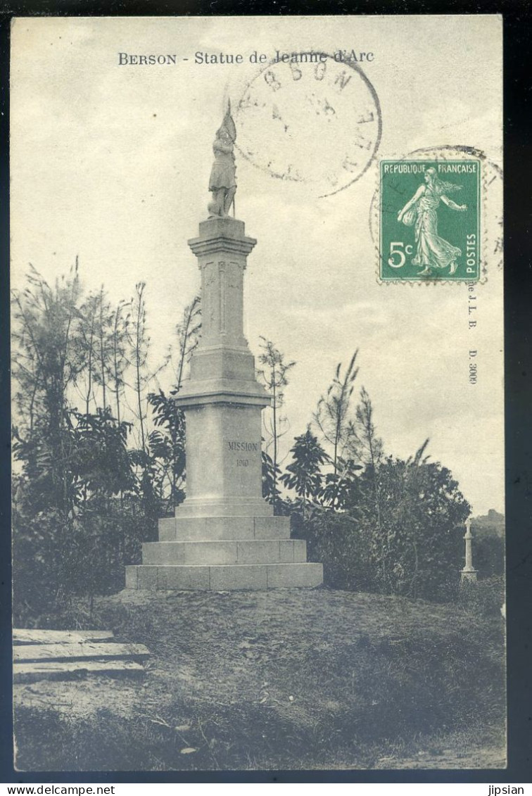 Cpa Du 33 Berson Statue De Jeanne D' Arc   STEP188 - Autres & Non Classés