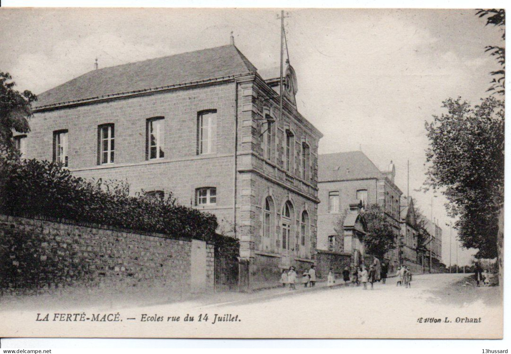 Carte Postale Ancienne La Ferté Macé - Ecoles Rue Du 14 Juillet - La Ferte Mace