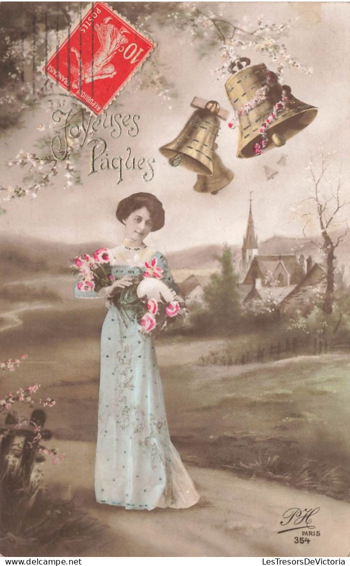 FETES ET VOEUX - Pâques -  Une Fille En Longue Robe Tenant Un Bouquet De Fleurs - Colorisé - Carte Postale Ancienne - Pâques