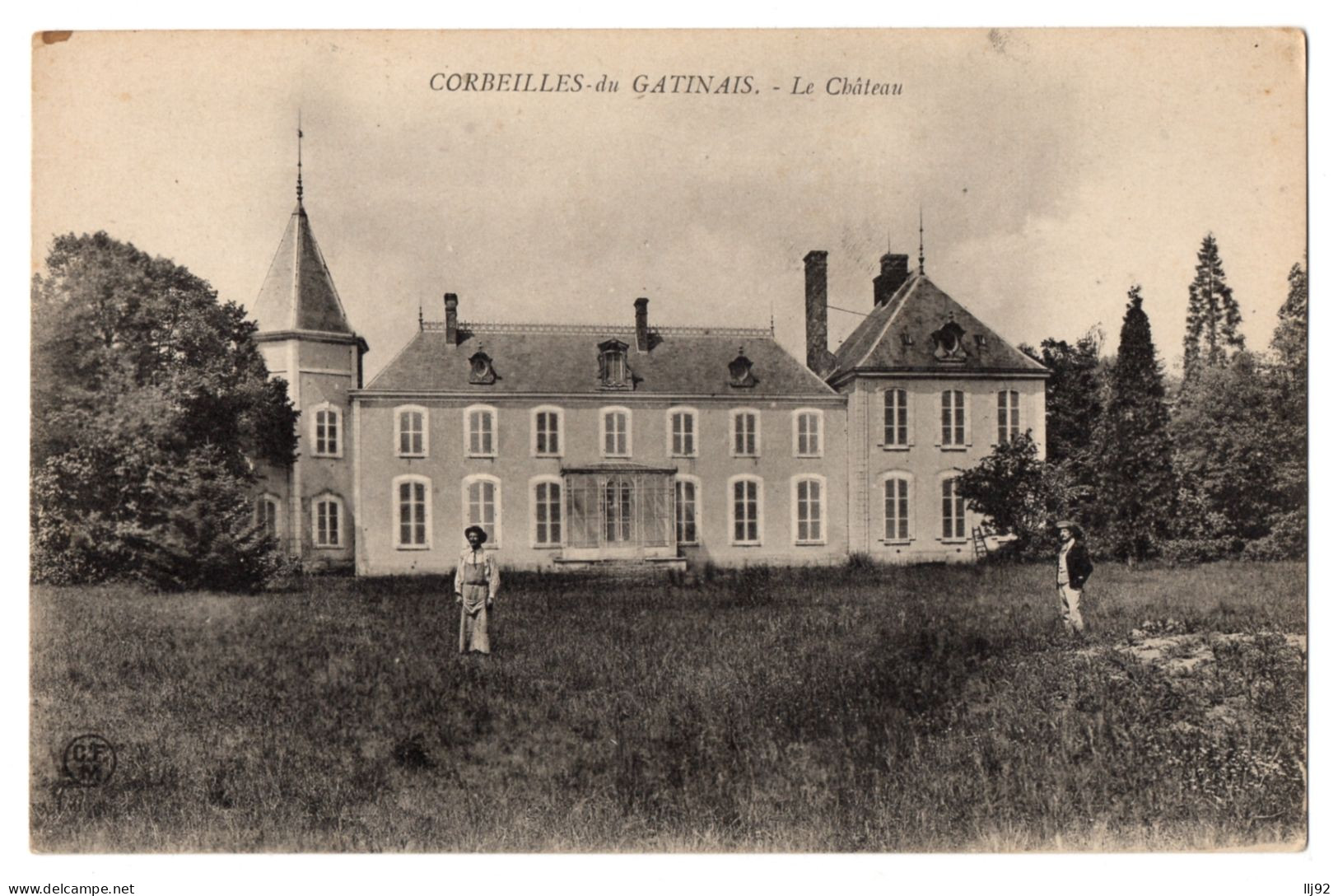 CPA 45 - CORBEILLES DU GATINAIS (Loiret) - Le Château (petite Animation) - Autres & Non Classés