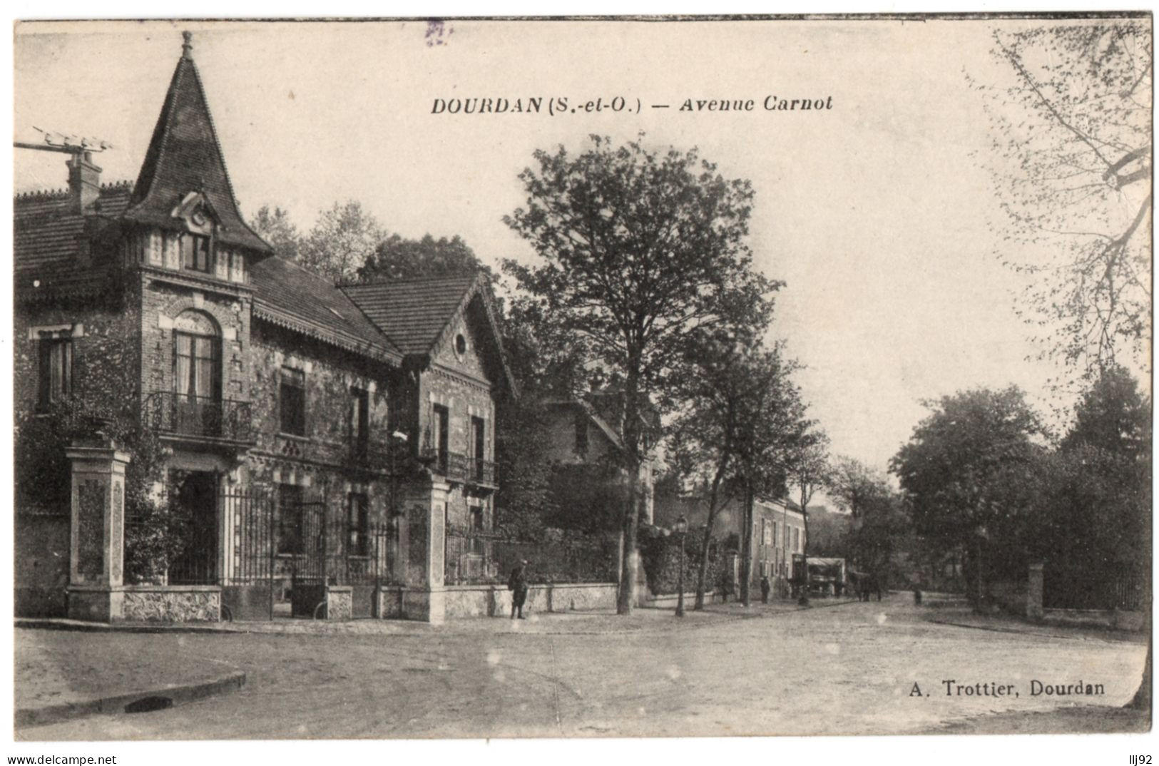 CPA 91 - DOURDAN (Essonne) - Avenue Carnot - Ed. Trottier - Dourdan