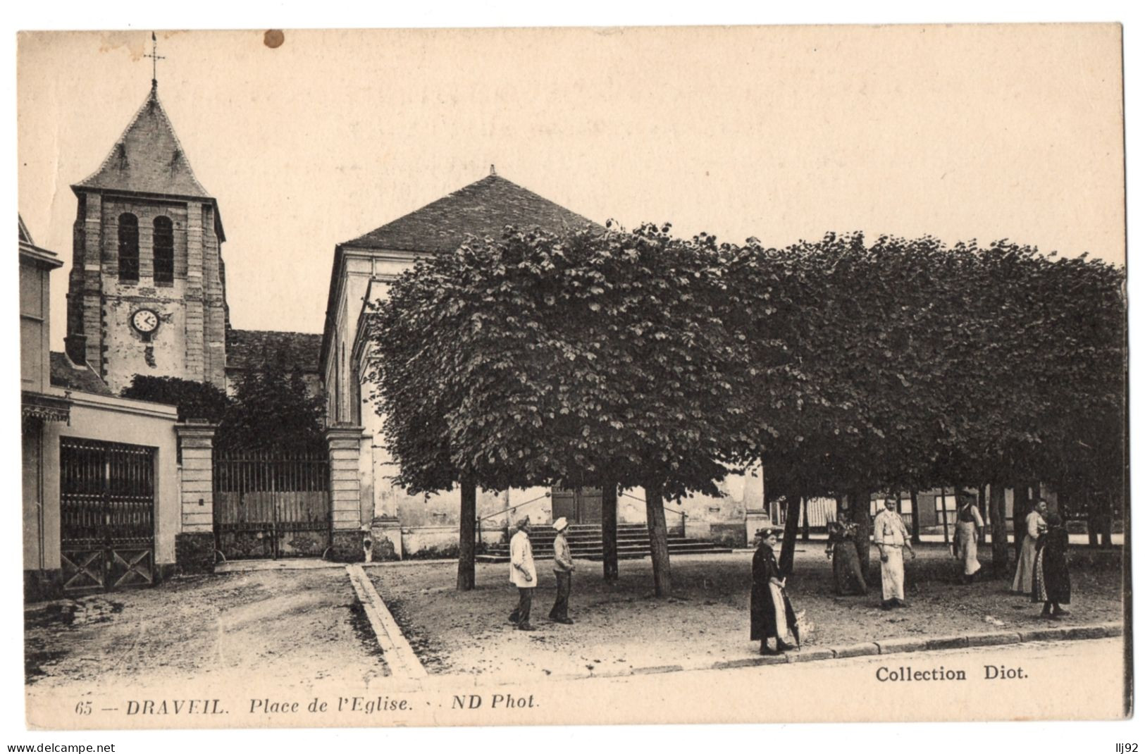 CPA 91 - DRAVEIL (Essonne) - 65. Place De L'Eglise - ND Phot - Coll. Diot. (petite Animation) - Draveil