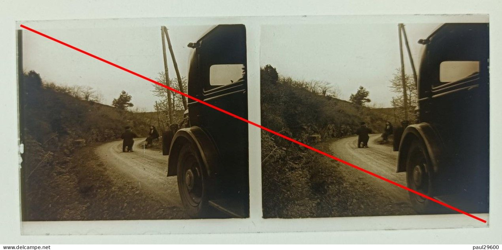 Photo Sur Plaque De Verre, Voiture, Route, Cailloux, Arbustes, Femme, Homme, Années 1930. - Glasplaten