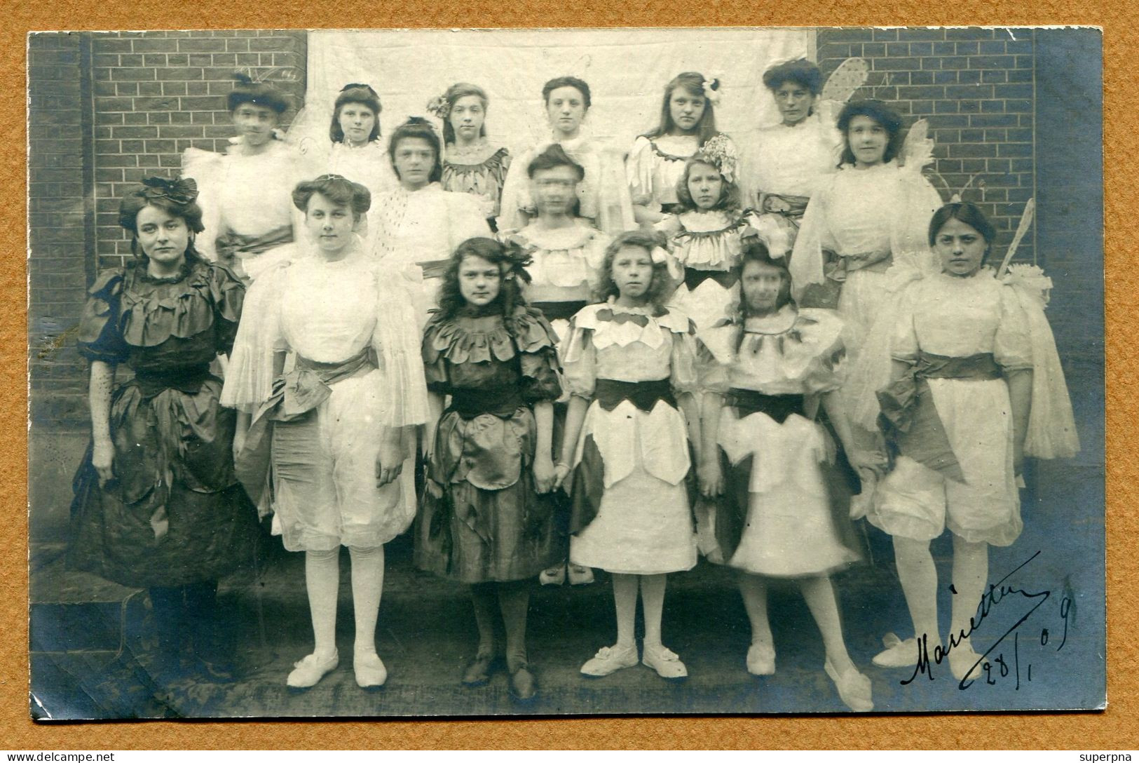 GRAND MONTROUGE (92) : " GROUPE D'ENFANTS EN COSTUME  "  Carte Photo Mage 1909 - Montrouge