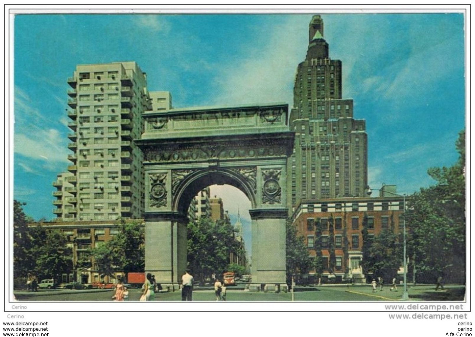 NEW  YORK  CITY:  WASHINGTON  ARCH  IN  WASHINGTON  SQUARE  PARK  -  TO  ITALY  -  STAMP  REMOVED  -  FP - Piazze