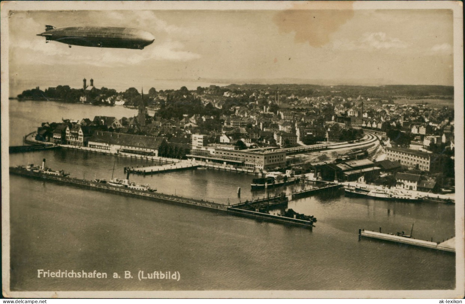 Ansichtskarte Friedrichshafen Luftbild Luftschiff überfliegt Den Hafen 1934 - Friedrichshafen