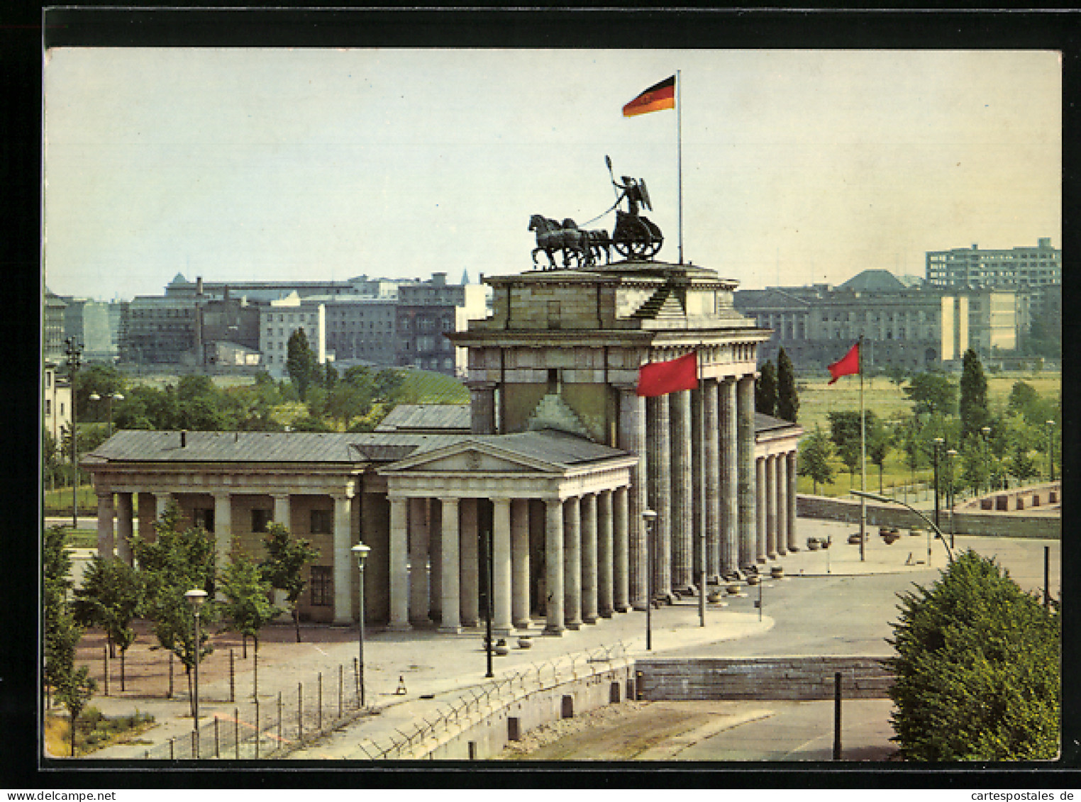 AK Berlin, Brandenburger Tor Mit Mauer Mit Todesstreifen, Grenze  - Douane