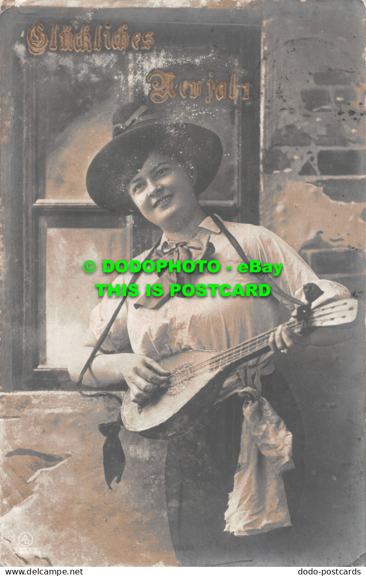 R516045 Gluckliches Neujahr. Woman With Hat And Musical Instrument In Hand. F. S - Mondo