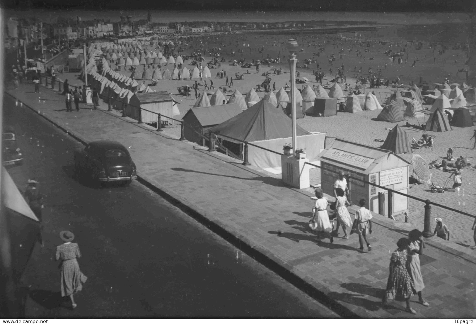 GRANDE PLAQUE DE VERRE, REMBLAI ET PLAGE DES SABLES D’OLONNE, VENDÉE. VERS 1950 - Plaques De Verre