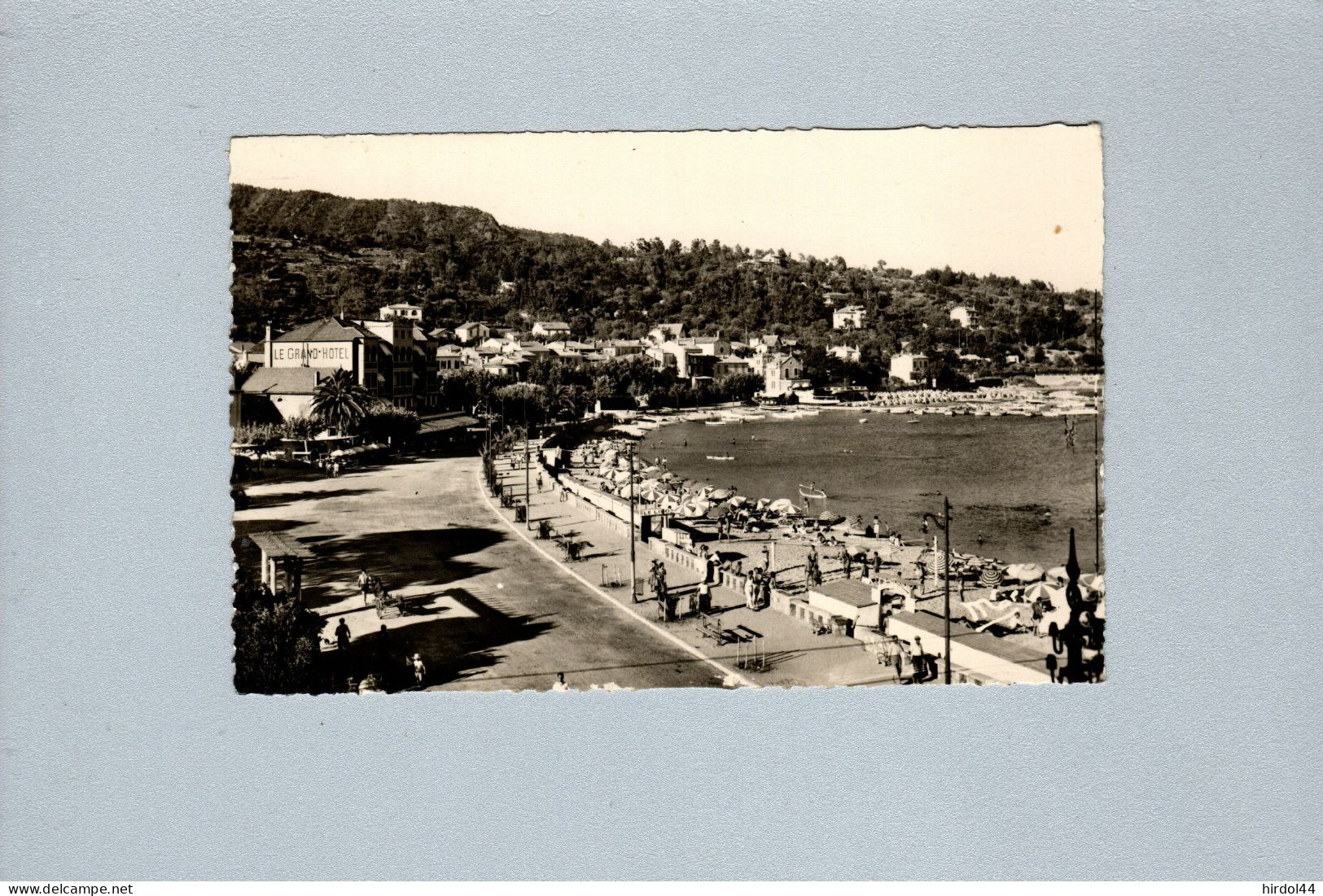 Le Lavandou (83) : La Promenade Et La Plage - Le Lavandou