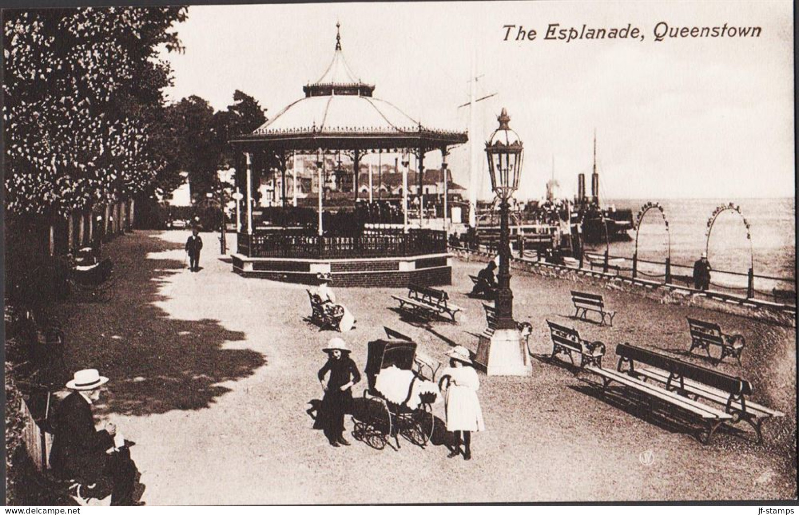 1920. EIRE. Post Card. The Esplanade, Queenstown. Issued By VALENTINE'S SERIES, Dublin. Queenstown Was Ren... - JF545539 - Altri & Non Classificati
