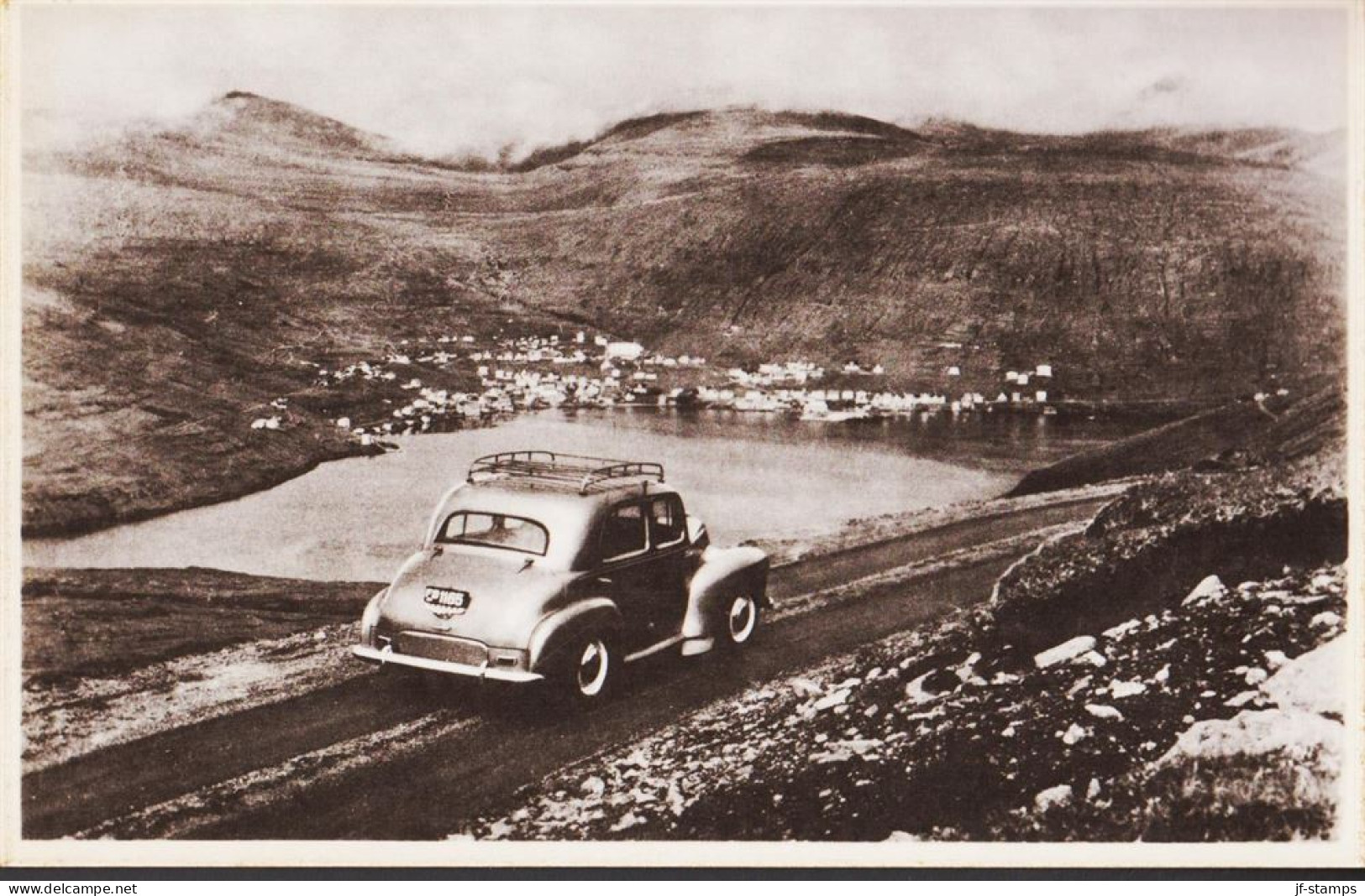 1955. FÆRØERNE. Fine Postcard: Vestmannahavn, With Beautiful Car FØ 1165.  - JF545556 - Isole Faroer