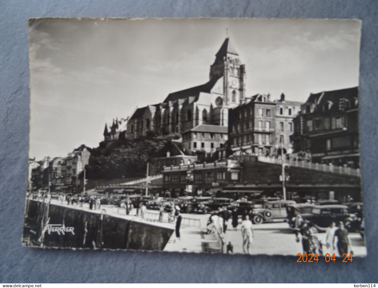 LA PROMENADE SUR LES QUAIS - Le Treport