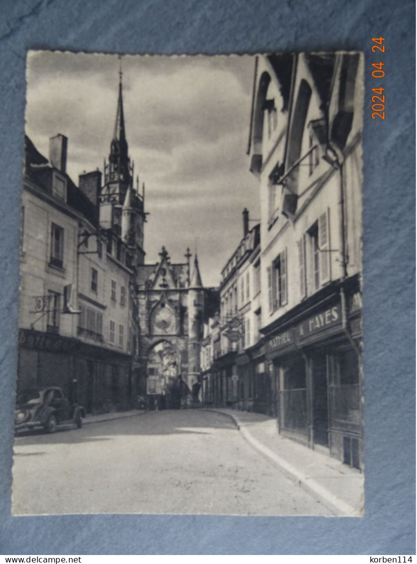 TOUR DE L'HORLOGE - Auxerre