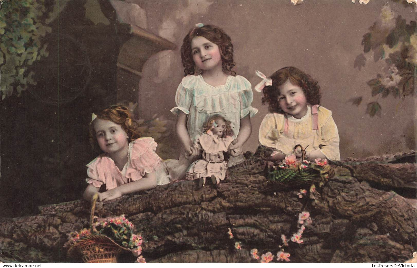 FANTAISIES - Enfant - Trois Petites Filles - Fleurs - Colorisé - Poupée- Carte Postale Ancienne - Other & Unclassified