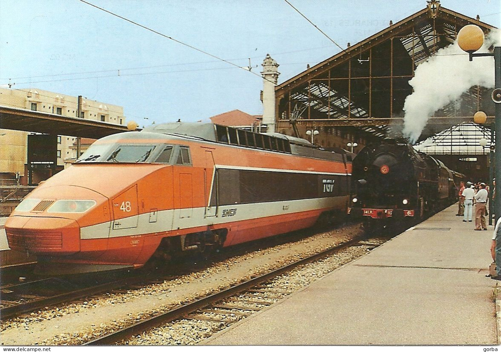 *CPM  - 13 - MARSEILLE - En Gare Saint Charles - Côte à Côte Loco Vapeur 141 R 1126 Et TGV PSE N°48 - 25 Juin 1994 - Stationsbuurt, Belle De Mai, Plombières