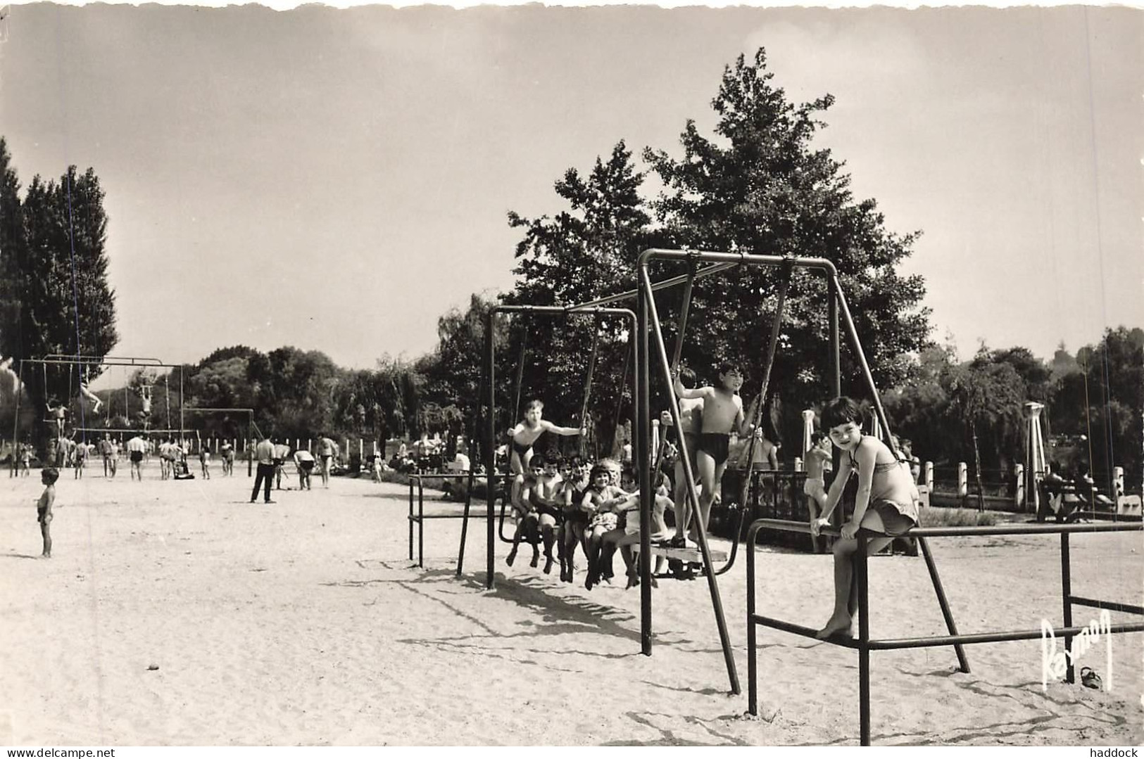 NEUILLY SUR MARNE : LES JEUX DE LA PLAGE - Neuilly Sur Marne