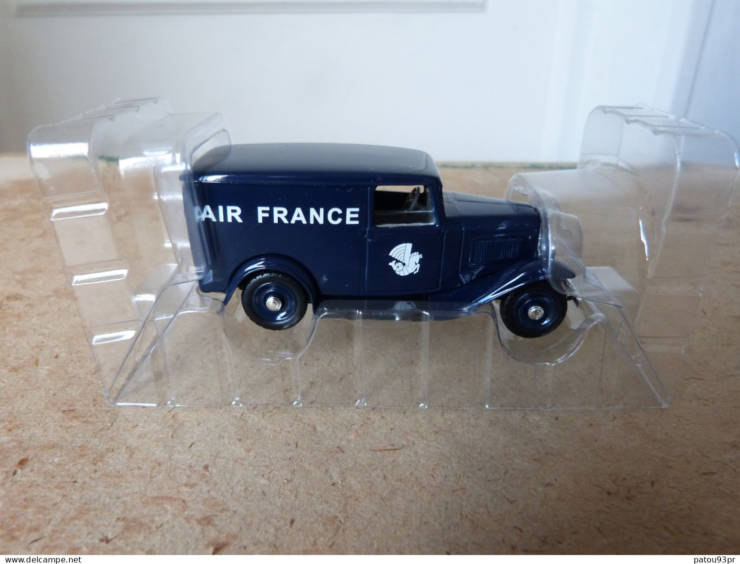Ancien Véhicule AIR FRANCE - CITROEN 8 COMMERCIALE 1933 Dans Sa Boîte D'origine - Collection Musée AIR FRANCE - Eligor