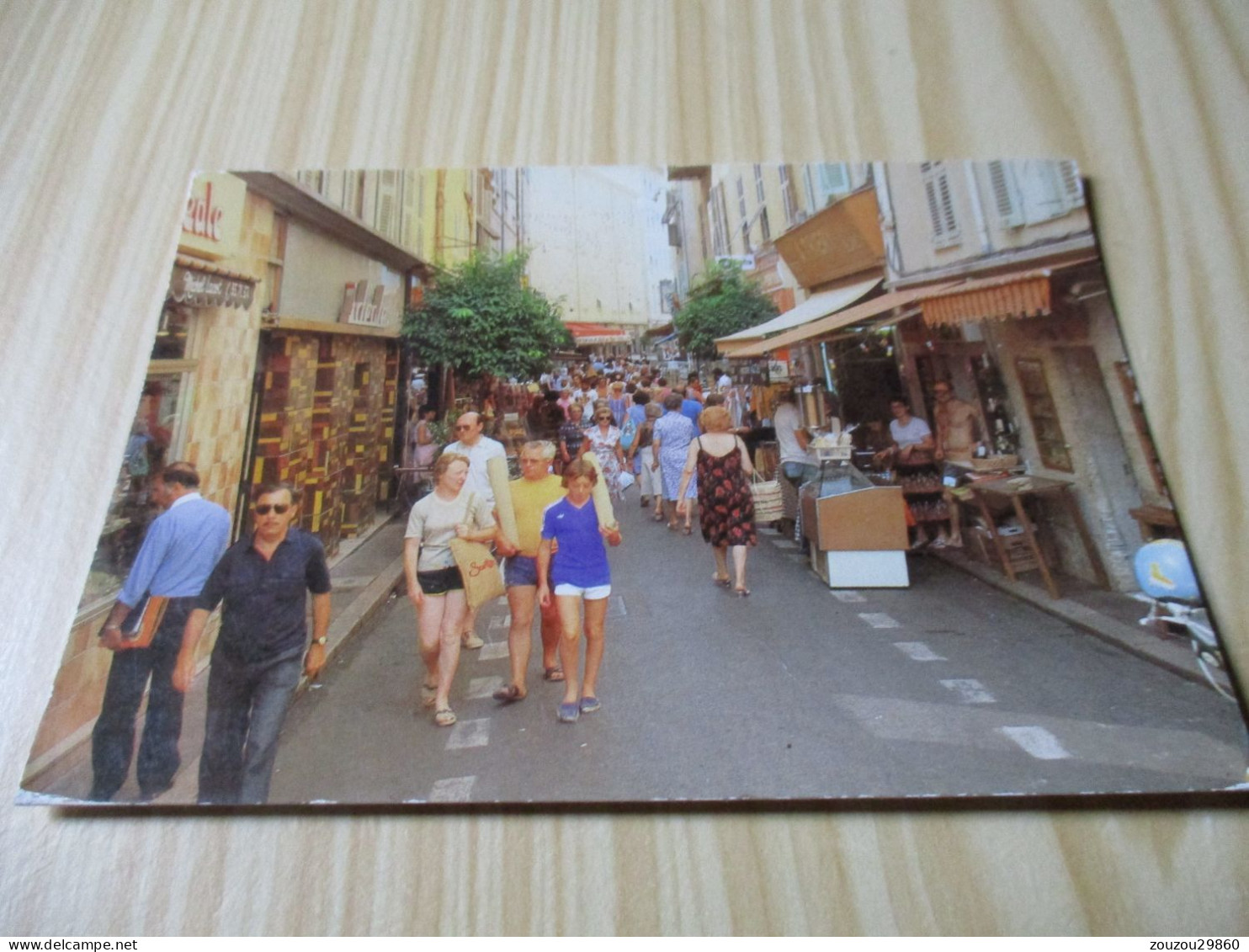 Menton (06).Rue St. Michel - Carte Animée. - Menton