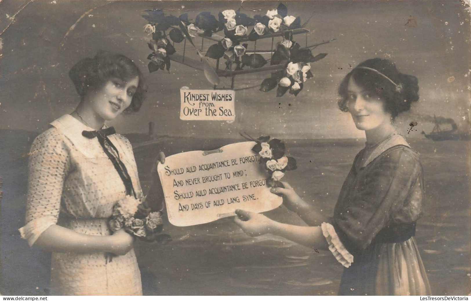FANTAISIES - Femmes - Deux Femmes - Kindest Wishes From Over The Sea - Carte Postale Ancienne - Mujeres