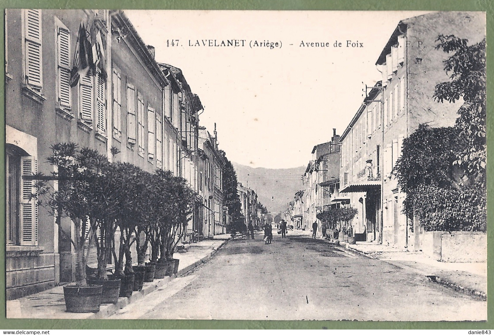 CPA  - ARIEGE - LAVELANET - AVENUE DE FOIX - Petite Animation En Arrière Plan - Lavelanet