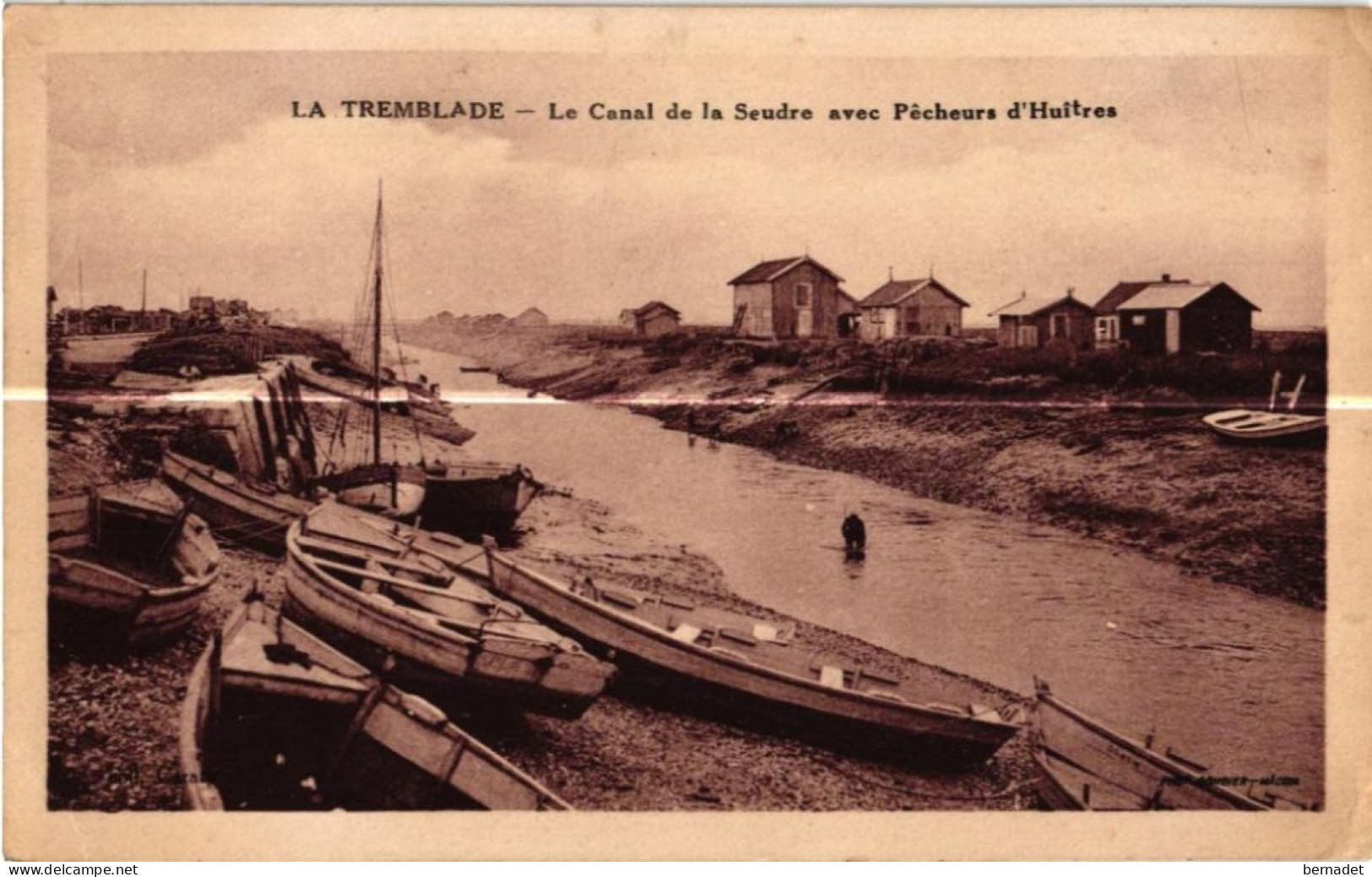 17 . LA TREMBLADE . LE CANAL DE LA SEUDRE AVEC PECHEURS D HUITRES .  (Trait Blanc  Pas Sur L'original ) - La Tremblade