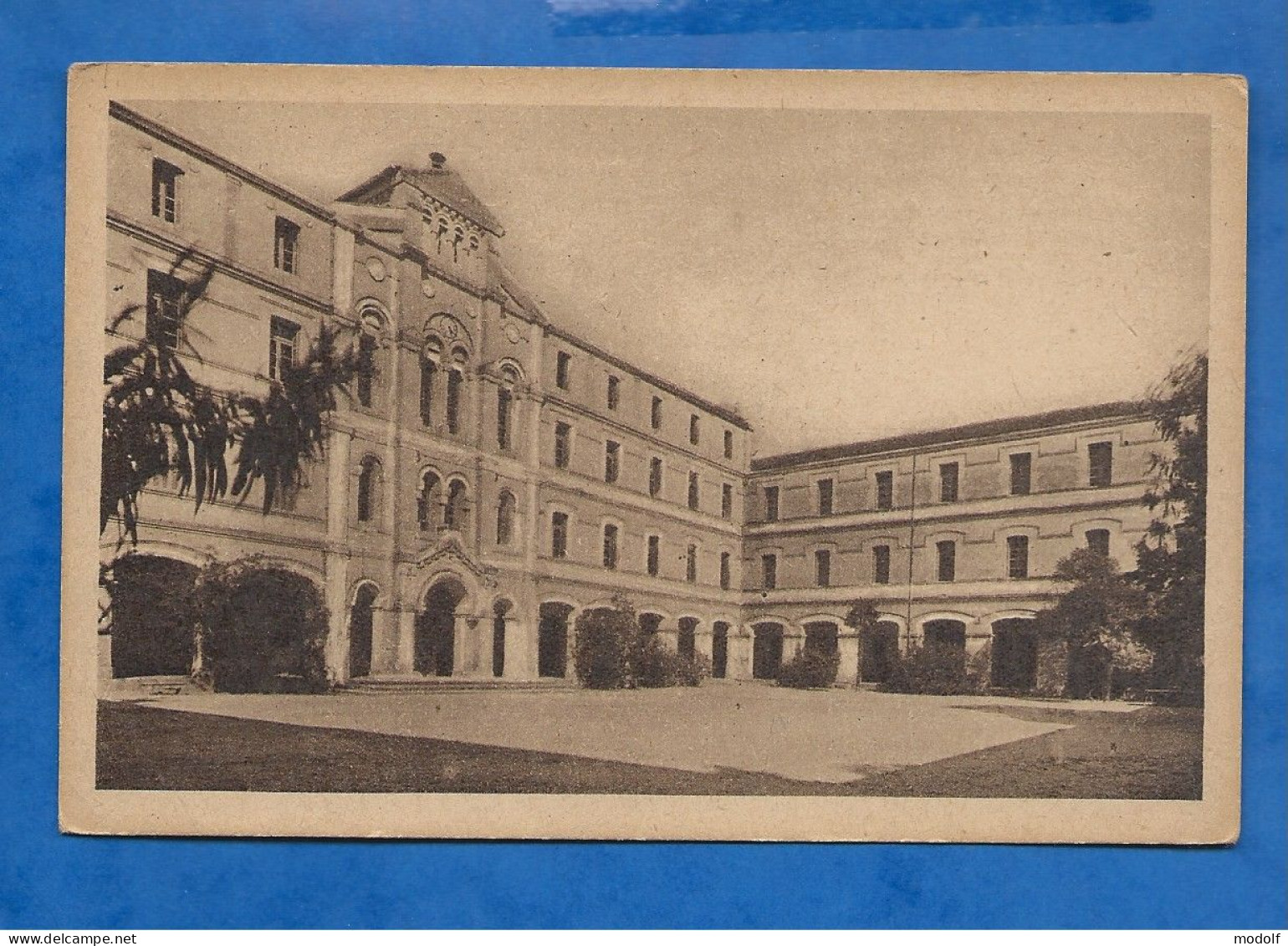 CPA - Belgique - Ecole Militaire D'Administration - Caserne De Lauwe - La Cour D'honneur - Circulée En 1950 - Menen