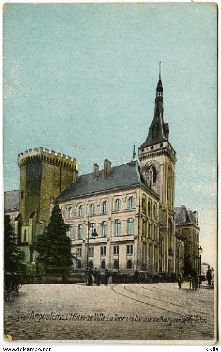 CPA 9 X 14 Charentes ANGOULEME L'Hôtel De Ville La Tour La Statue De Merguerite De Savoie - Angouleme