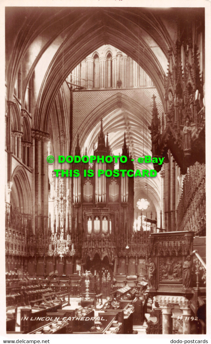 R516296 In Lincoln Cathedral. Valentine. RP. 1943 - World