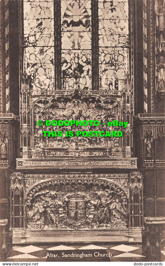 R516744 Sandringham Church. Altar. Postcard - Welt